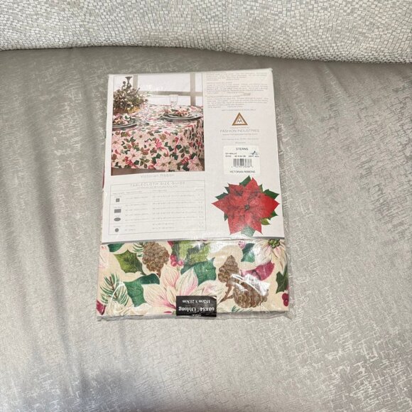 Table Cloth, Holiday, Oblong, size 60" x 84", used once - Picture 4 of 4